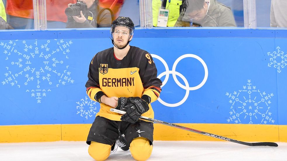 Bekommt der langjährige DEB-Kapitän Moritz Müller noch einmal die Chance, bei Olympia mit NHL-Cracks auf dem Eis zu stehen? Foto: Peter Kneffel/dpa