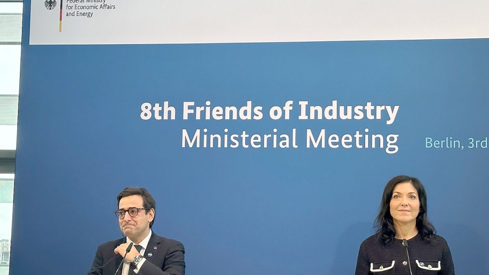 Reiche betont die Bedeutung der Industrie Foto: Andreas Hoenig