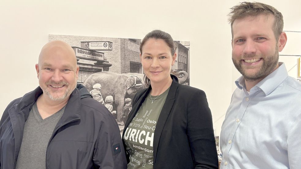 Arno Fecht (von links) und Sarah Buss verbleiben in der FDP-Fraktion im Auricher Stadtrat. Menko Bakker wechselt zur AWG-Fraktion. Foto: Karin Böhmer