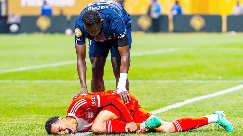 Jamal Musiala am Boden: Bei der Club-WM verletzte er sich schwer im Spiel gegen Paris Sant-Germain. (Archivbild) Foto: Malachi Gabriel