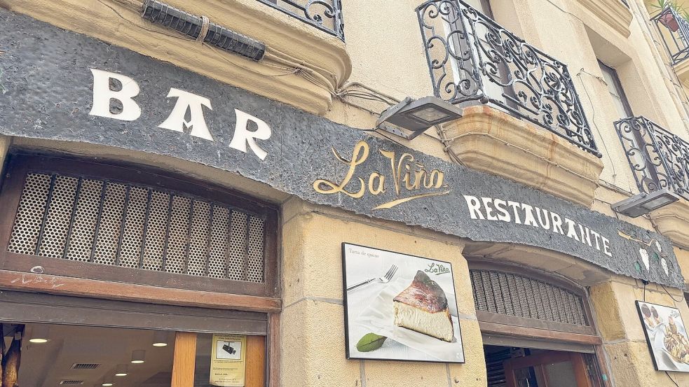 Auf der Fassade des Restaurants ist ein Bild des Verkaufsschlagers abgebildet. Foto: Melanie König