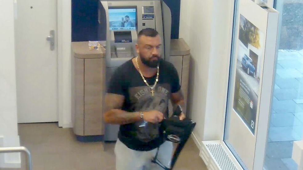 Die letzte bekannte Aufnahme von Cakici stammt vom 3. Juli 2017 von einer Überwachungskamera in einer Bankfiliale in Oldenburg. Foto: Polizeiinspektion Oldenburg