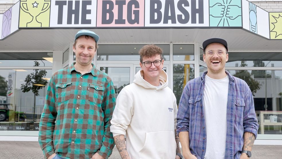 Die Gründer Christopher Vorberg, Jona Hartstang und Marcel Wallenhorst (v.l.n.r.) öffnen die Event-Halle „The Big Bash“ im Herbst 2025 an der Pagenstecher Straße 31a. Foto: Jörn Martens