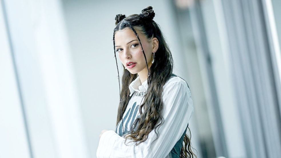 Ein Arzt habe ihr davon abgeraten, auf die Bühne zu gehen, sagte Sängerin Nina Chuba. (Archivbild) Foto: Britta Pedersen