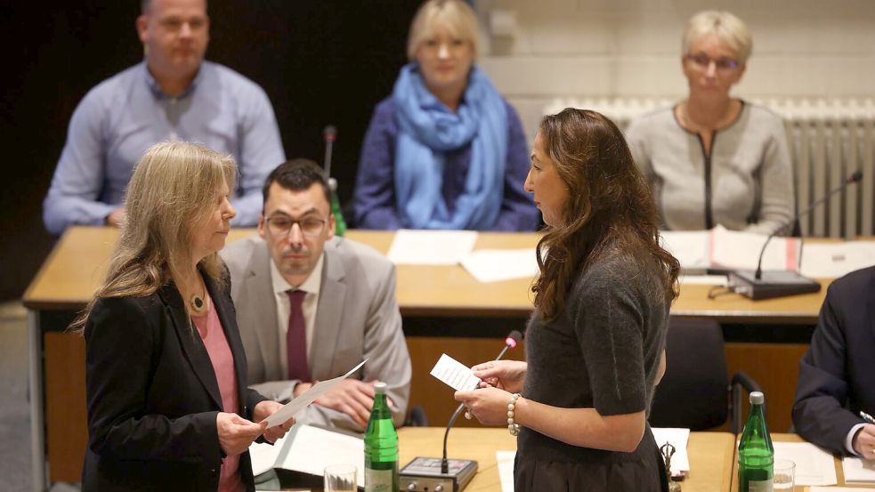 Nach dem Amtseid hält Iris Stalzer eine Antrittsrede Foto: Christoph Reichwein/dpa