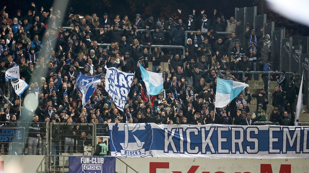 In der letzten Saison begleitete die Emder Mannschaft ein ordentlicher Auswärtsblock zum Derby nach Meppen. Archivfoto: Doden/Emden
