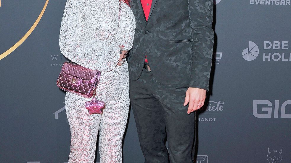 Dana und Dennis Diekmeier durchleben aktuell eine schwere Zeit: Ihre Tochter ist schwerkrank. Foto: IMAGO/STAR-MEDIA