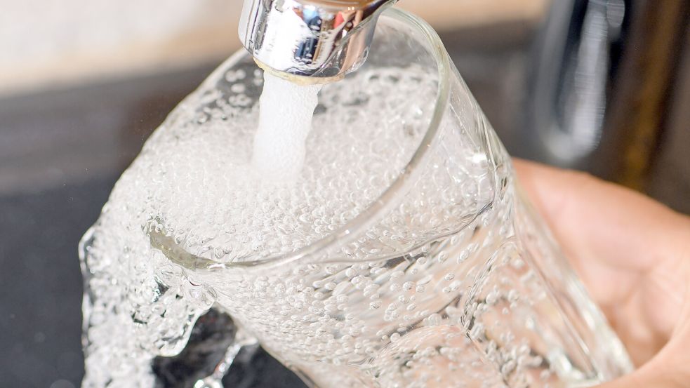 Der BUND hat in Stichproben das Trinkwasser in einigen Kommunen in Deutschland untersucht. Foto: Patrick Pleul/dpa
