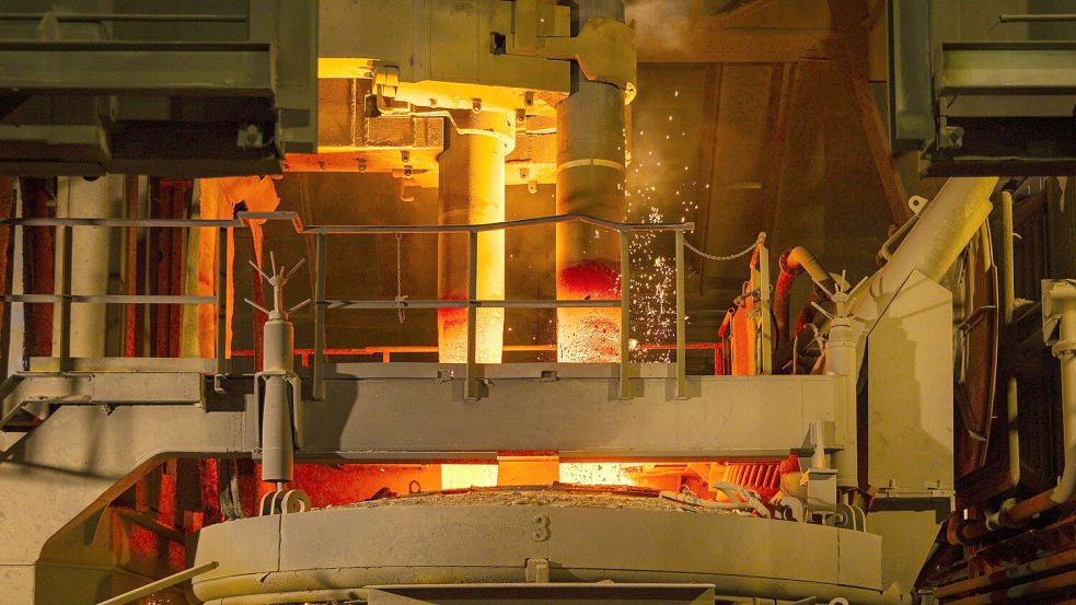 Die Situation der deutschen Stahlindustrie – hier ein Werk in Freital – ist Thema einer Zusammenkunft von Unternehmensvertretern, Betriebsräten und Mitgliedern der Bundesregierung. Foto: Imago/Sylvio Dittrich
