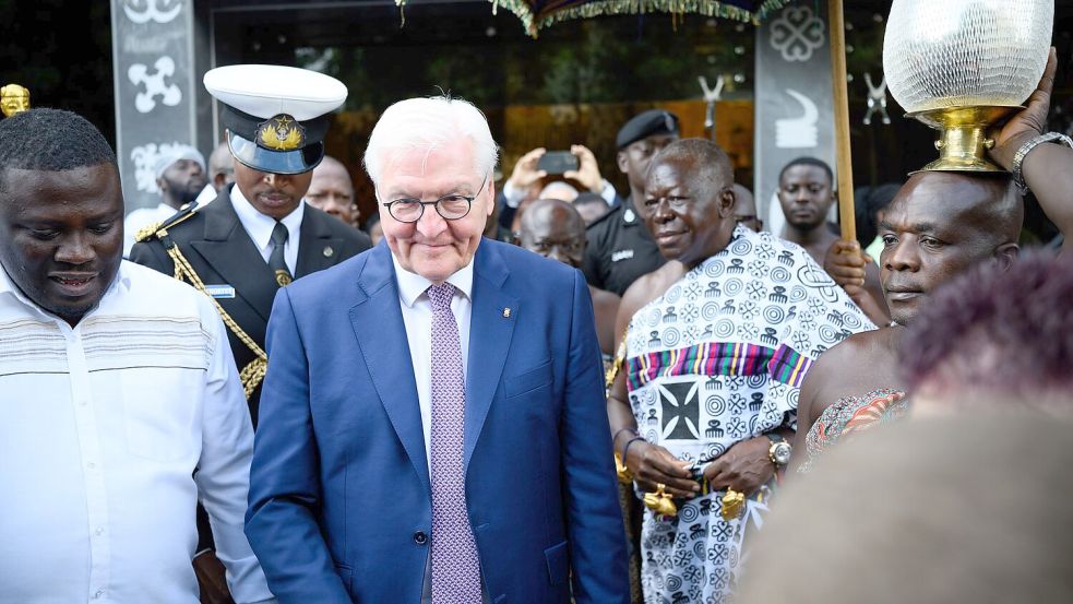 Bundespräsident Frank-Walter Steinmeier stellt sich in Ghana ausdrücklich hinter Außenminister Johann Wadephul (CDU). Foto: Bernd von Jutrczenka/dpa