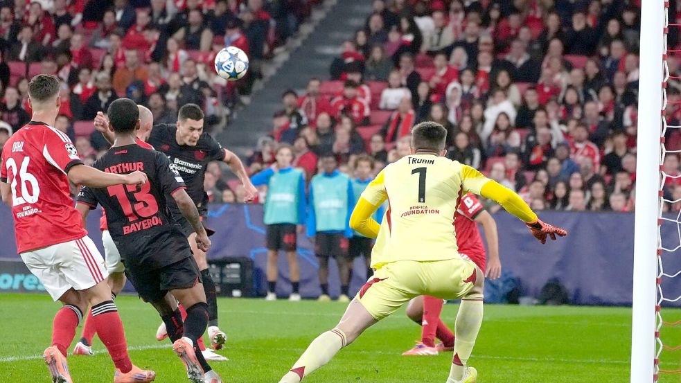 Patrik Schick köpft zum 1:0. Foto: Ana Brigida/AP/dpa