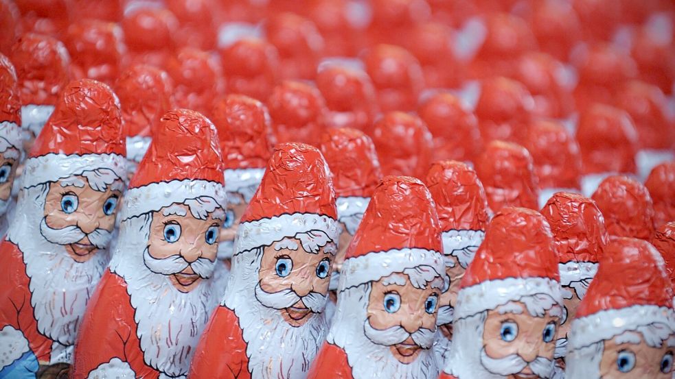 Schoko-Weihnachtsmänner sind beliebt - sowohl bei Kindern als auch bei Erwachsenen. Foto: Oliver Mehlis