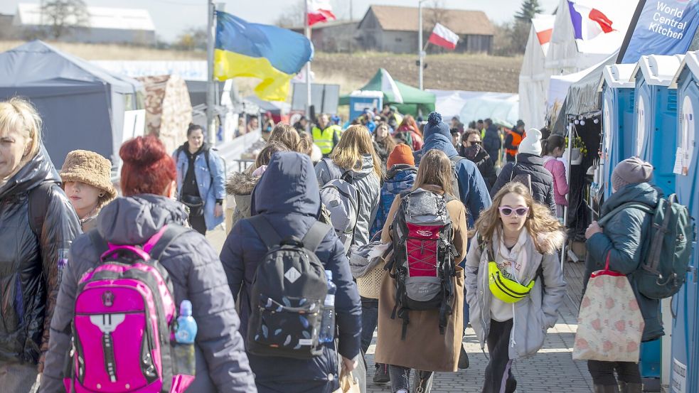 Geflüchtete Ukrainer am UNHCR-UNICEF-Stützpunkt am Grenzübergang in Medyka in Südpolen. Die anfängliche Hilfsbereitschaft weicht in Polen dem Unmut. Foto: picture alliance/dpa/BELGA