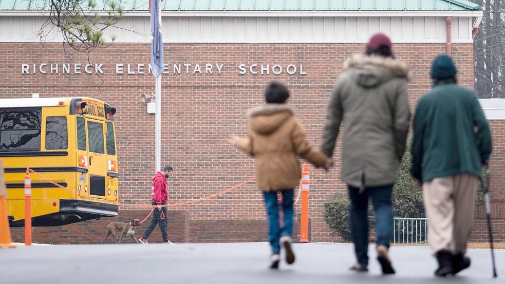 Ein Sechsjähriger hatte 2023 in einer Grundschule in Newport News auf seine Lehrerin geschossen. (Archivbild) Foto: Billy Schuerman/The Virginian-Pi