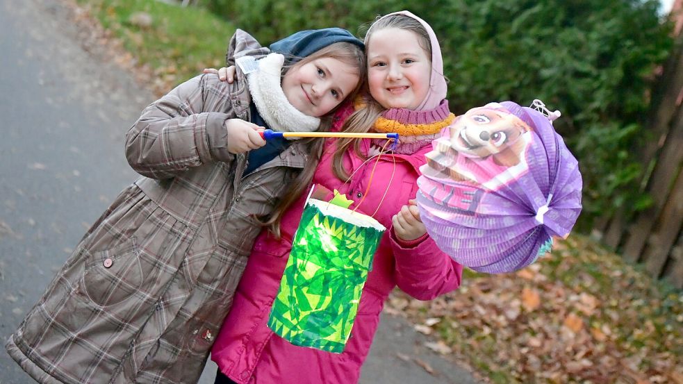 Der Kindergarten Loquard hatte zu einem großen Laternenumzug am Donnerstag, 6. November 2025, eingeladen. Fast 300 große und kleine Martini-Fans waren dabei. Fotos: Heinz Wagenaar