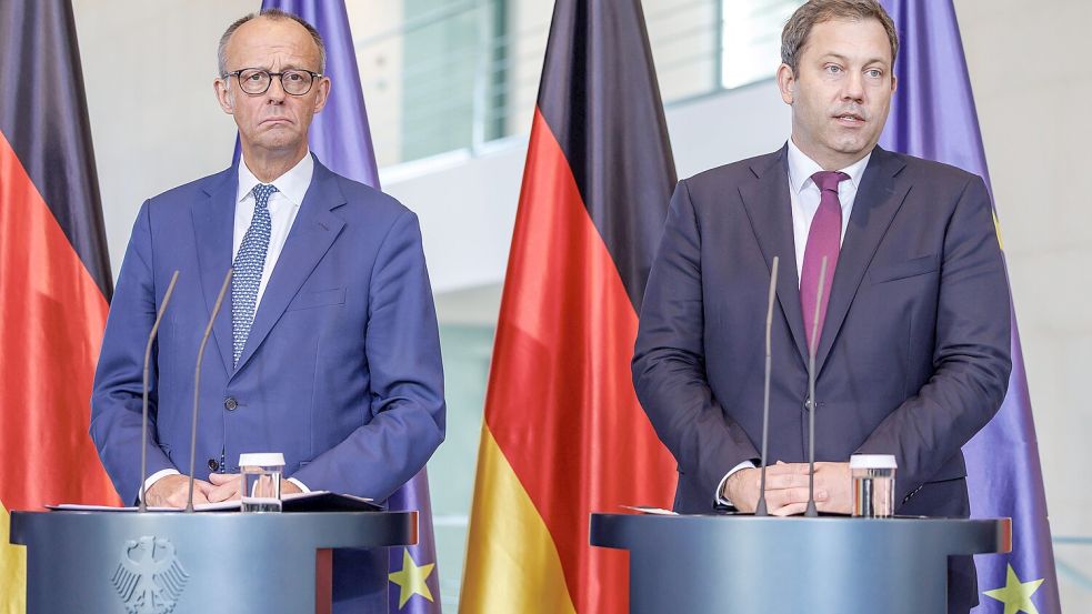 Haben‘s auch nicht einfach: Bundeskanzler Friedrich Merz und sein Vize Lars Klingbeil. Jetzt startet sie eine Imagekampagne. Foto: IMAGO/Andreas Gora
