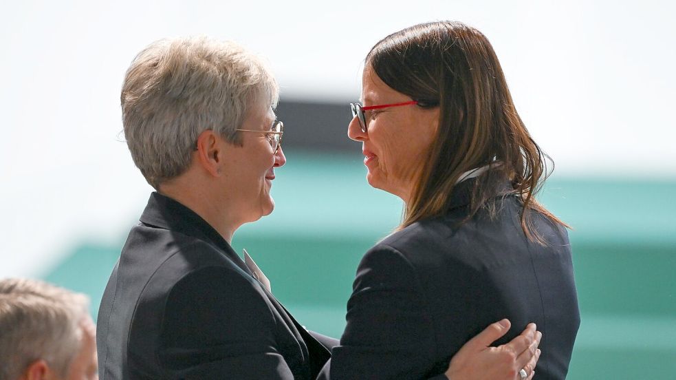 Silke Sinning (r) gewann die Kampfabstimmung gegen Silke Raml (l). Foto: Arne Dedert