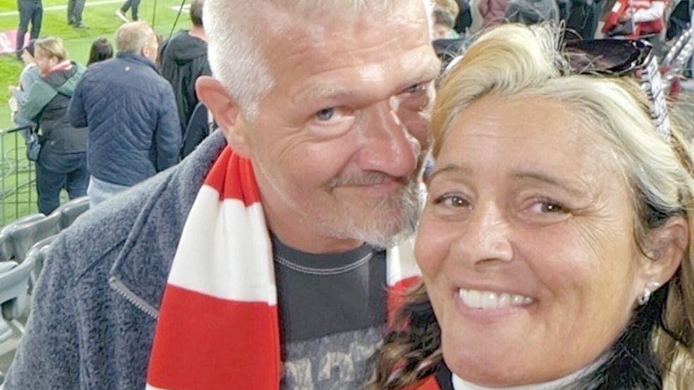 Denise Kirchner und Andreas Hoffmann aus Firrel freuten sich sehr über die erstklassigen Plätze in der Allianz-Arena. Foto: Privat