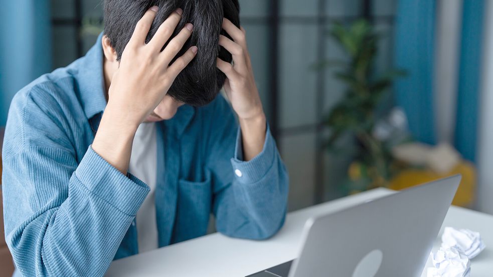 Mobbing am Arbeitsplatz ist längst keine Seltenheit mehr. Unter Erwachsenen nimmt die gezielte Diffamierung und Ausgrenzung einzelner Personen zu. Foto: IMAGO/Zoonar