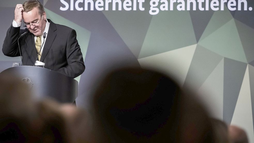 Nicht nur die Digitalisierung der Truppe, auch der Umgang des Ministers mit dem Problem werden zum Debakel. Foto: Christoph Soeder/dpa