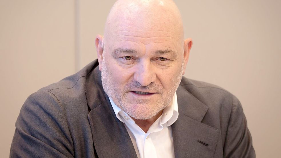 Der stellvertretende Brandenburger Ministerpräsident und Finanzminister Robert Crumbach (BSW) hofft auf eine Lösung im Streit um die Rundfunkreform. (Archivbild) Foto: Soeren Stache