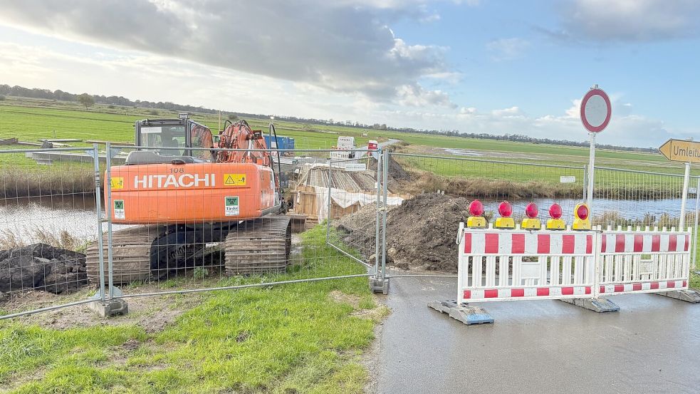 Im Holter Hammrich wird eine Brücke saniert. Das Foto zeigt den Stand der Arbeiten vor einer Woche. Foto: Dirk Hellmers