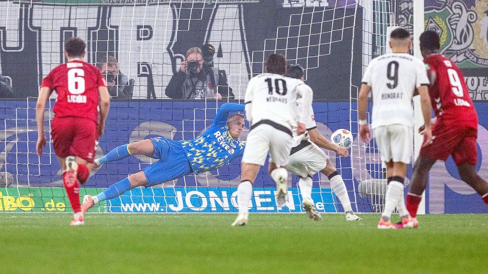 Der zweite Elfmeter der Borussia saß. Foto: David Inderlied