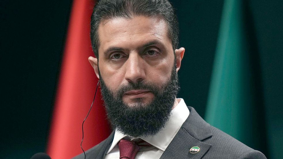 Der syrische Übergangspräsident Al-Scharaa will sein Land wieder in die internationale Gemeinschaft integrieren. (Archivfoto) Foto: Francisco Seco/AP/dpa