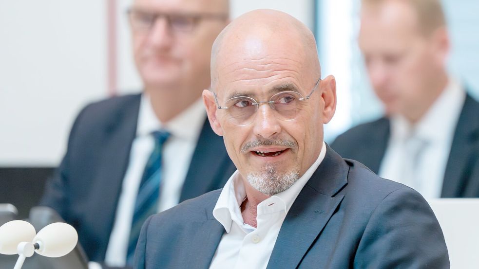 Die SPD/BSW-Koalition - darunter Ministerpräsident Dietmar Woidke (SPD) und BSW-Fraktionschef Niels-Olaf Lüders - berät über zwei umstrittene Medienstaatsverträge (Archivbild). Foto: Soeren Stache