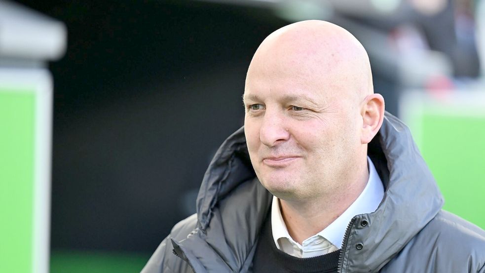 In der Kritik: Wolfsburgs Sport-Geschäftsführer Peter Christiansen. (Archivbild) Foto: Swen Pförtner