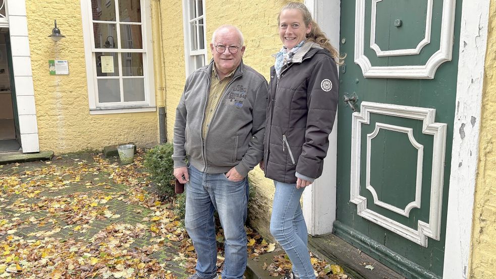 Menno und Imke Müller sind im Vorstand des Krummhörner Heimatvereins. Foto: Hannah Weiden