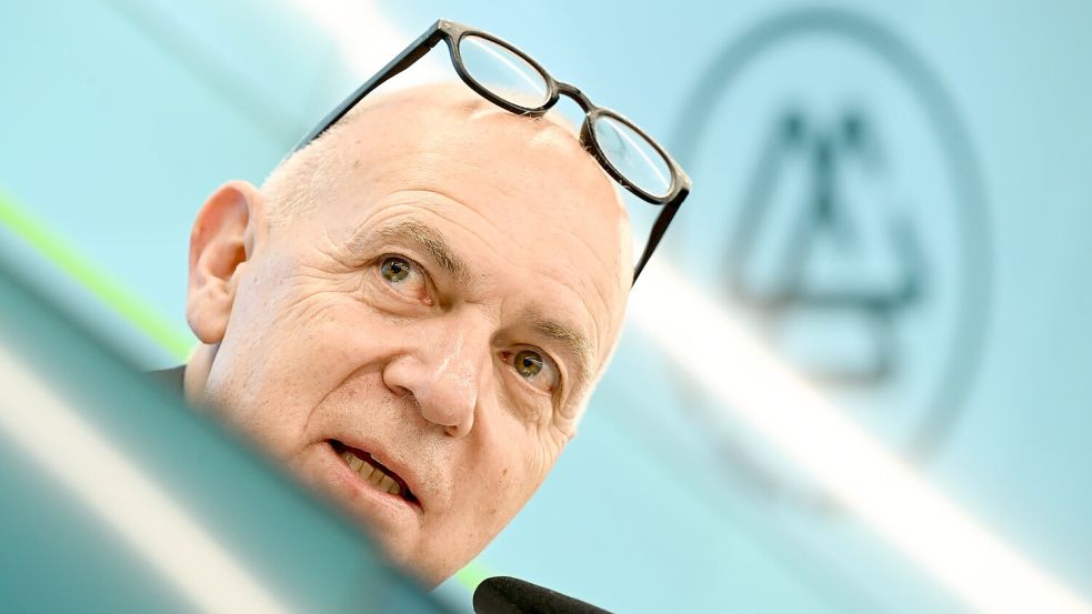 Bernd Neuendorf erwartet von der DFB-Auswahl die direkte Qualifikation für die Fußball-WM 2026. Foto: Arne Dedert