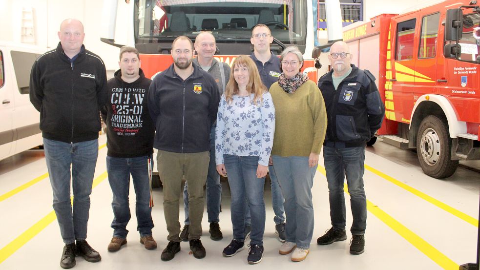Trafen sich in Bunde: Johannes Auerbach (von links), Matthias Müller, Jens Meyer, Robert Friedrichs, Janina Brink, Sven Meißler, Christina Heidelberg und Peter Eggers. Foto: privat