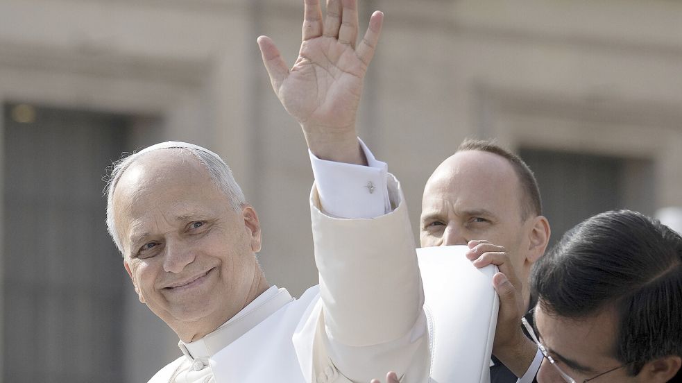 Papst Leo XIV. freute sich über ein ganz besonderes Geschenk. Foto: IMAGO/Catholicpressphoto