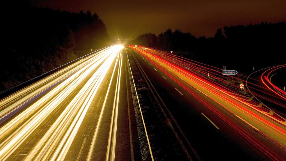 Gerade auf monotonen Strecken ist die Gefahr des Sekundenschlafes hoch. Symbolfoto: Pixabay