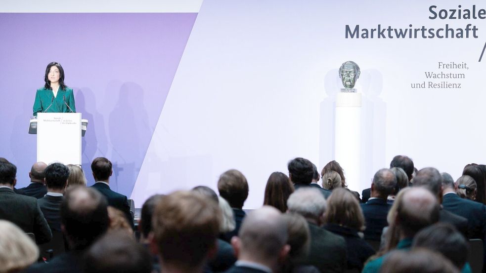 Die Büste Ludwig Erhards ist wieder da. Foto: Carsten Koall