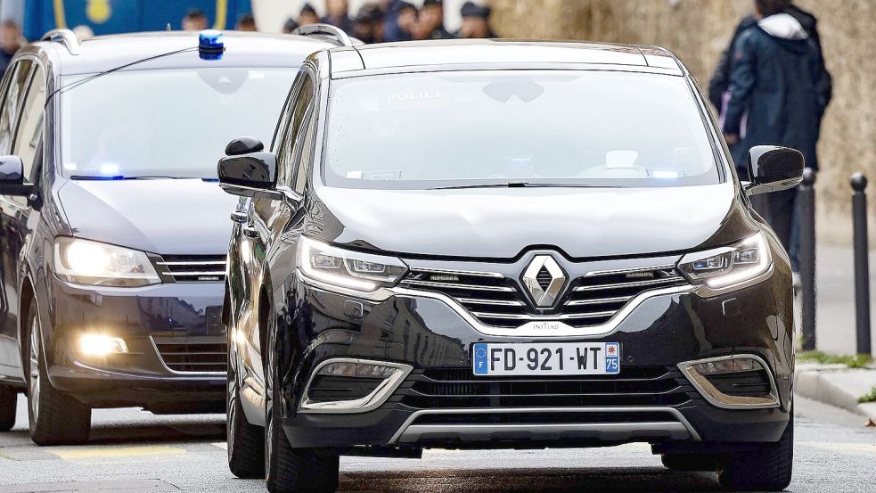 Unter großem Medienrummel und Polizeischutz verließ Sarkozy das Gefängnis La Santé in Paris Foto: Ian Langsdon/AFP/dpa