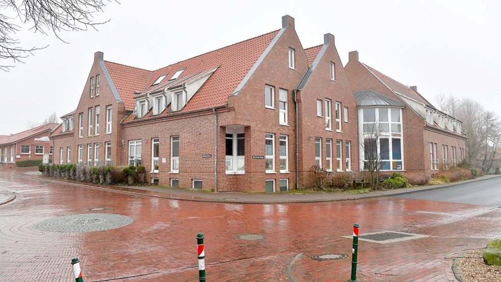 Das Seniorenhuus in Greetsiel steht seit fast drei Jahren leer. Foto: Heinz Wagenaar/Archiv
