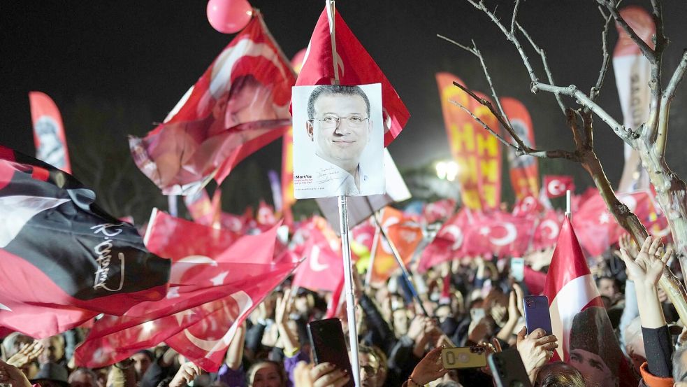 Die Festnahme Imamoglus löste landesweit empörte Proteste aus. (Archivbild) Foto: Francisco Seco/AP/dpa