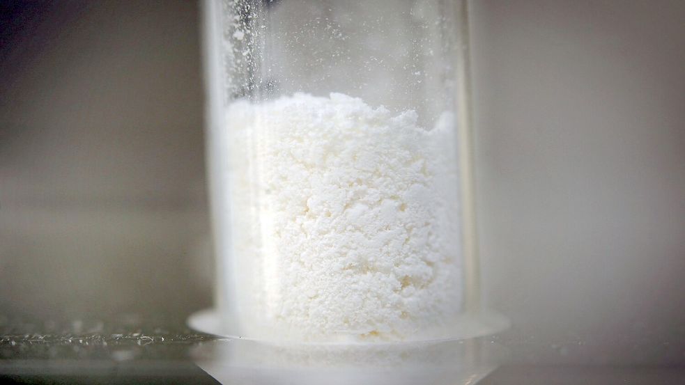 Die Bande soll unter anderem Amphetamin-Drogen produziert haben. (Symbolbild) Foto: Fredrik von Erichsen/dpa