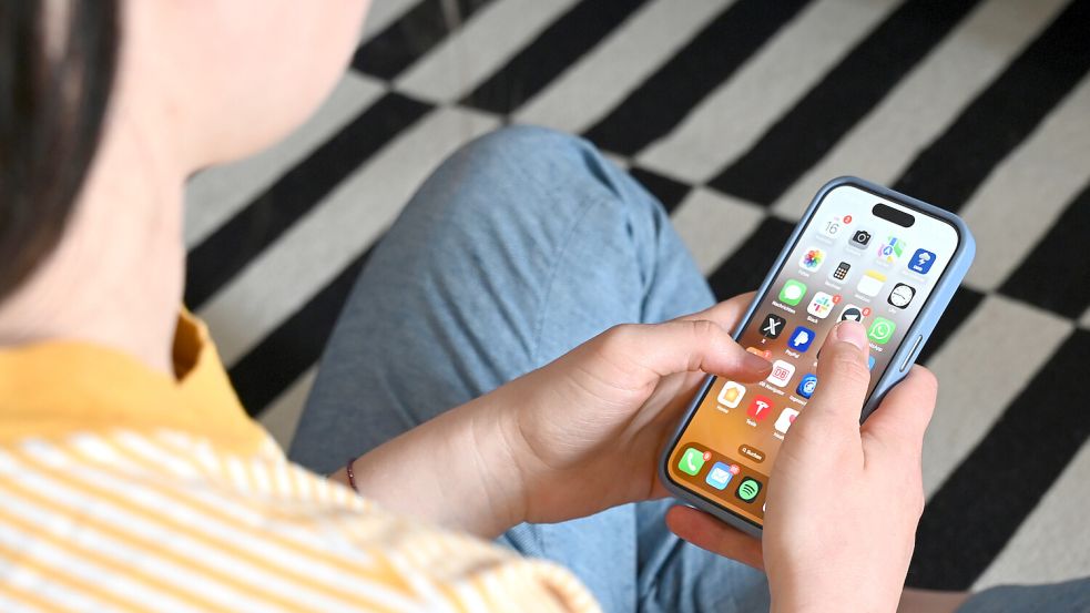 In Australien müssen Unter-16-Jährige bei Social Media mittlerweile draußen bleiben. Auch in Deutschland wird ein solcher Schritt diskutiert. Foto: dpa/Elisa Schu