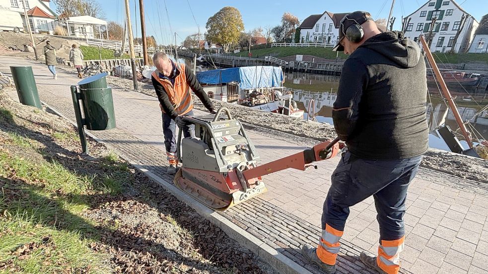 Im Randbereich des neu gestalteten Weges wurden die Klinkersteine verbaut, auf denen schon Millionen von Touristen rund um den Hafen liefen. Der Betonstein zwischen den Randbegrenzungen ist langlebig und aufgrund seiner Oberflächenstruktur fußgängerfreundlich. Foto: Susanne Ullrich