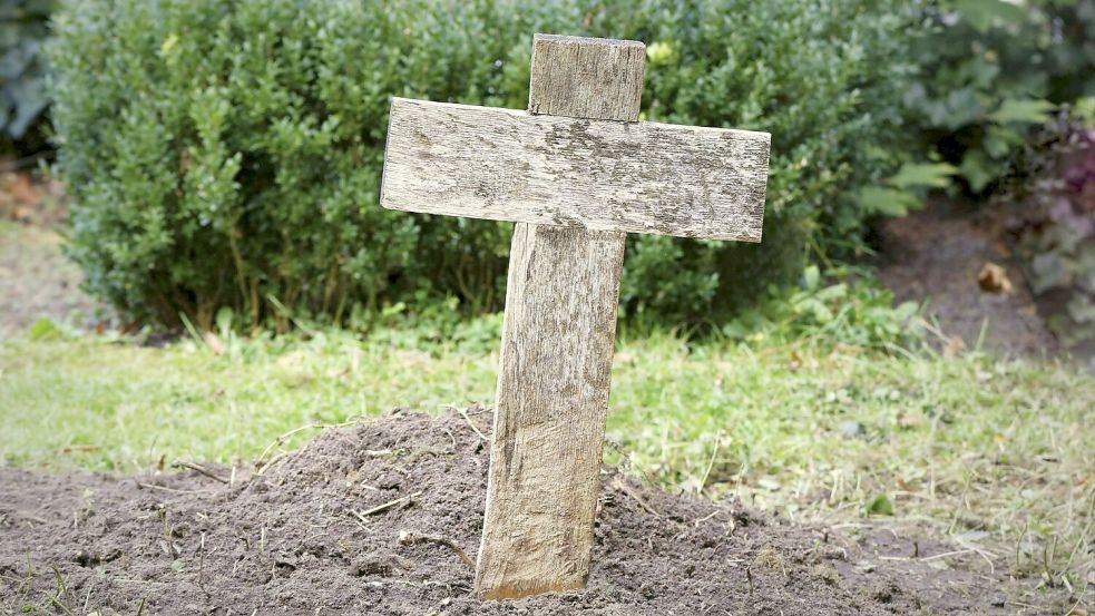 In Deutschland gibt es eine Bestattungspflicht – und Bestattungen können teuer sein. Foto: IMAGO/imagebroker