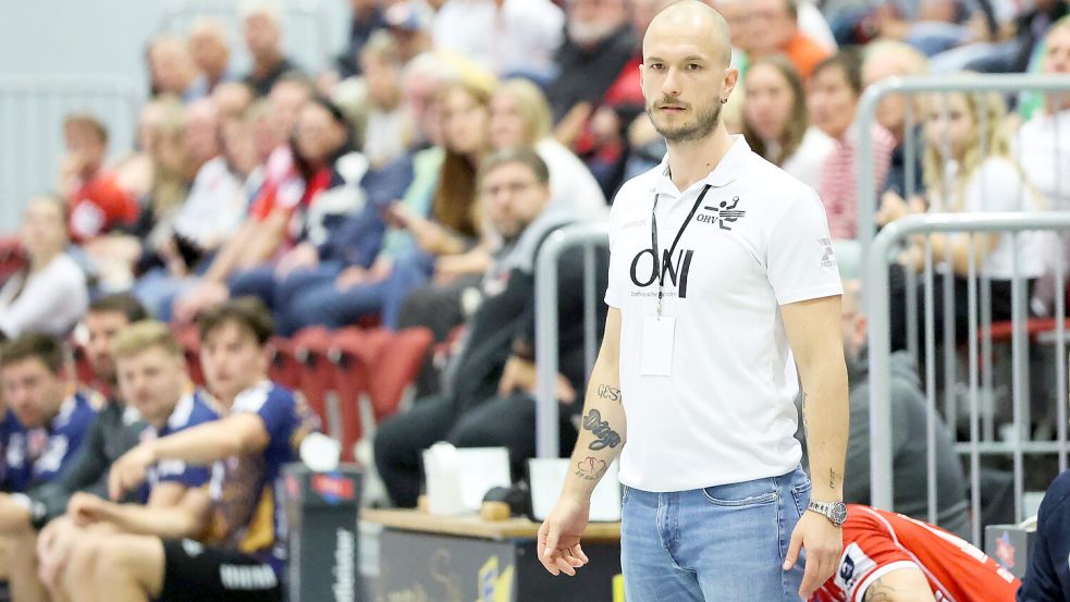 Sven Suton muss mit seinem Team reisen. Foto: Doden/Emden