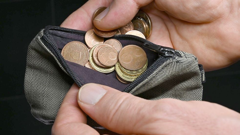 Die Überschuldungsquote, also der Anteil überschuldeter Personen im Verhältnis zu allen Erwachsenen, sank 2024 auf 8,09 Prozent. Foto: Martin Schutt