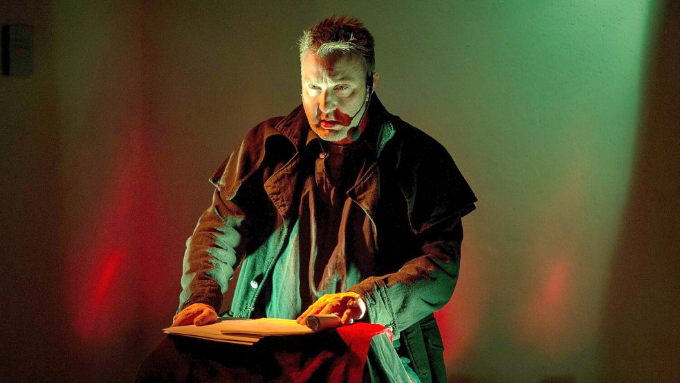 Krimi-Autor Kai Kurgan sorgt bei seinen Lesungen für eine stimmungsvolle Atmosphäre. Foto: Lars Klemmer/Archiv