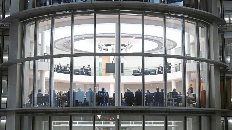 Die Sitzung dauerte bis zum frühen Morgen. Foto: Elisa Schu/dpa