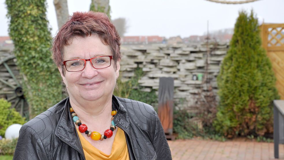 Autorin Gaby Kaden führt Krimi-Liebhaber durch Carolinensiel. Foto: Archiv