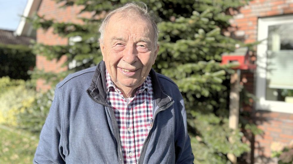 Dieter Nagel ist inzwischen 85 Jahre alt und hat sich im Ruhestand dem gewidmet, wofür er von 1970 bis 1981 in Wiesmoor die Grundlage legte: dem Tourismus. Ganz im Sinne von Jan Hinrichs. Foto: Nicole Böning