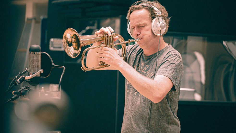 Frederik Köster zählt zu den prägenden Figuren der zeitgenössischen internationalen Jazzszene. Jetzt hat er mit der NDR Bigband ein Projekt umgesetzt, für das er sich von den Romanen Haruki Murakamis hat inspirieren lassen. Foto: Peer Bothmer